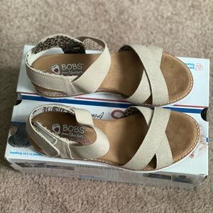 BOBS by sketchers memory foam sandals size 7